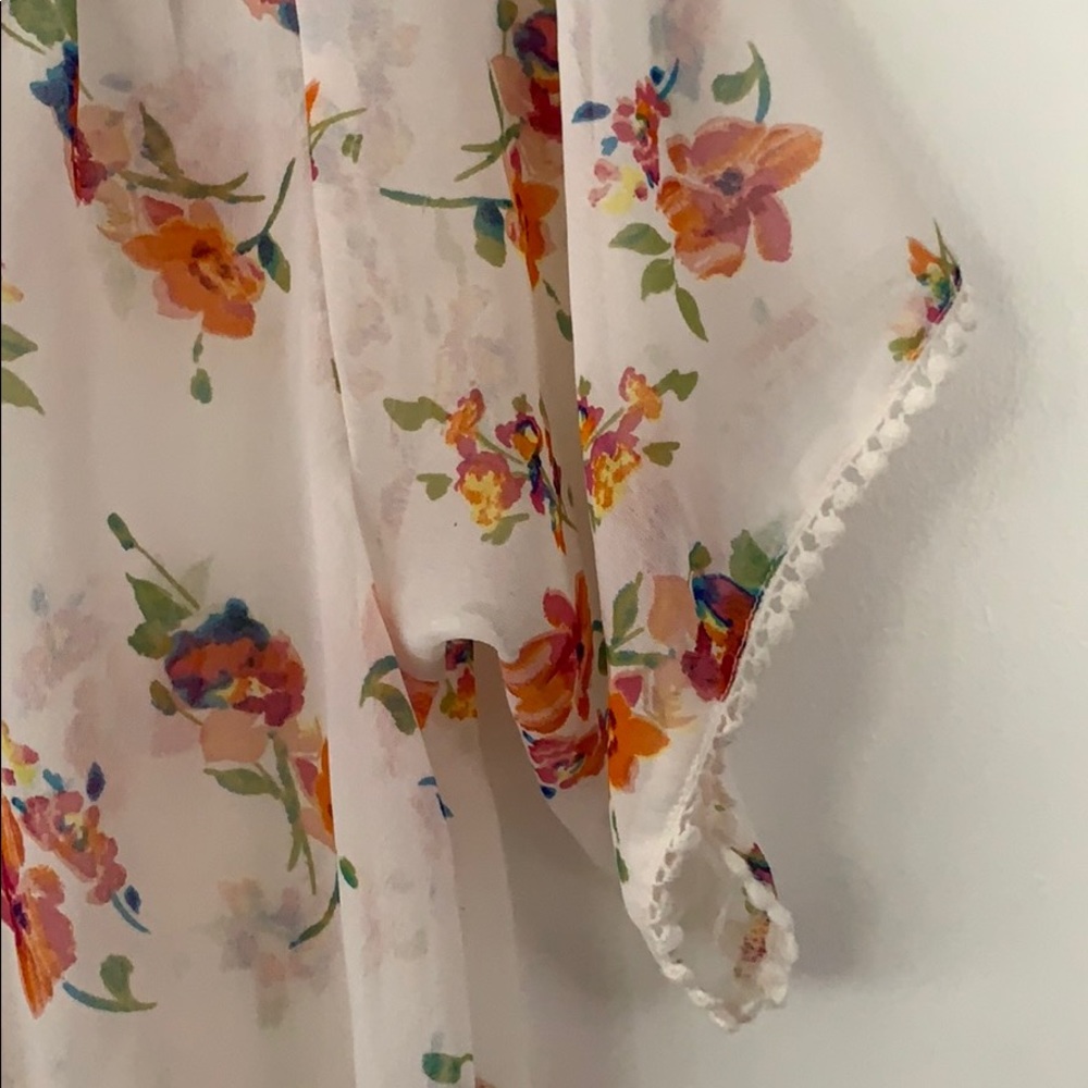 Floral Top - Picture 2 of 5